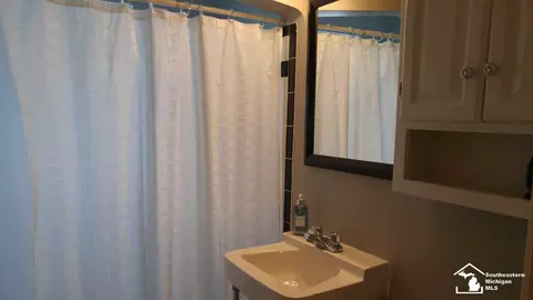202 Tremont, Monroe, MI 48162 photo 8