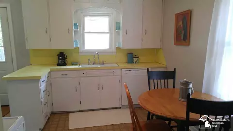 202 Tremont, Monroe, MI 48162 photo 3