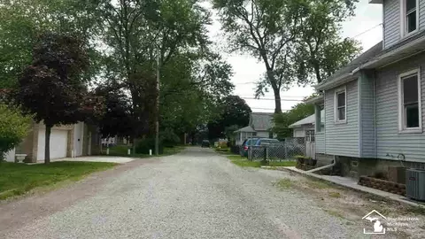 24 Marion, Monroe, MI 48162 photo 3