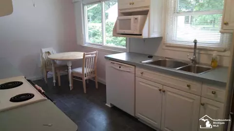 328 Ash, Carleton, MI 48117 photo 2