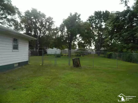 905 Patterson, Monroe, MI 48161 photo 2
