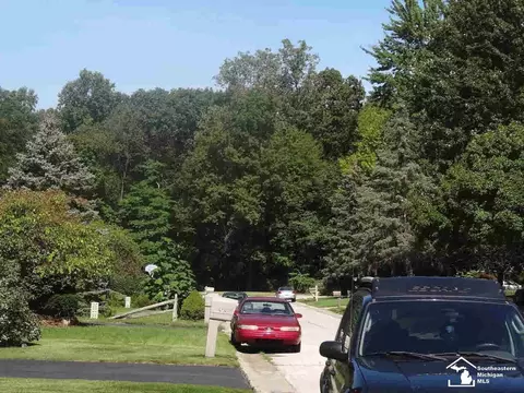 7679 Coventry, Temperance, MI 48182 photo 3