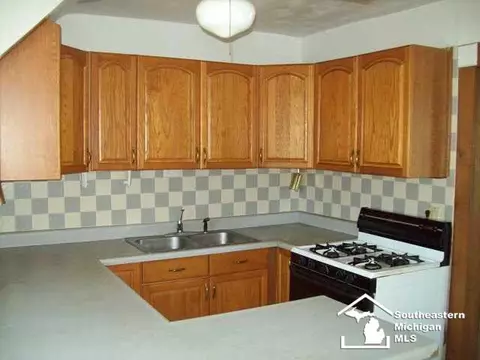 725 Bacon, Monroe, MI 48161 photo 3