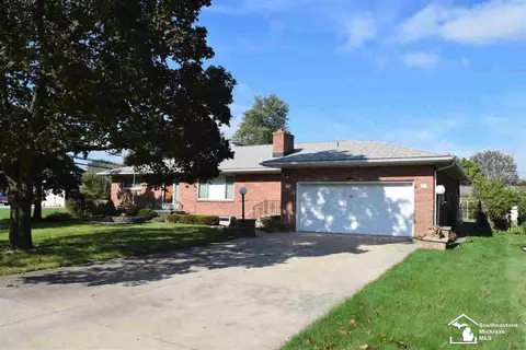 574 Augusta, Monroe, MI 48161 photo 1