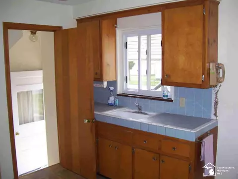 1306 Maple, Monroe, MI 48162 photo 5
