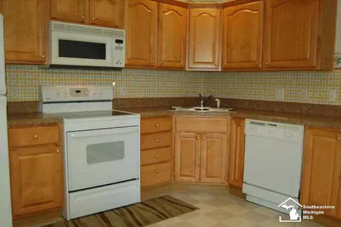 2454 Sutton, Temperance, MI 48182 photo 5