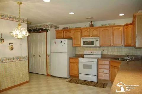 2454 Sutton, Temperance, MI 48182 photo 4