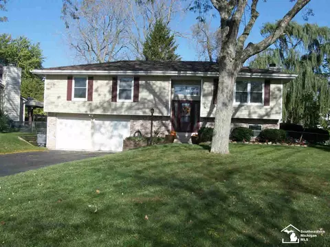 7600 Chapel Vw, Temperance, MI 48182 photo 1