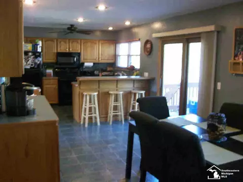 7600 Chapel Vw, Temperance, MI 48182 photo 4