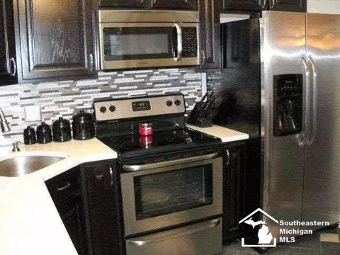 131 Crampton, Monroe, MI 48162 photo 5