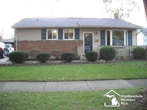 131 Crampton, Monroe, MI 48162 photo 1