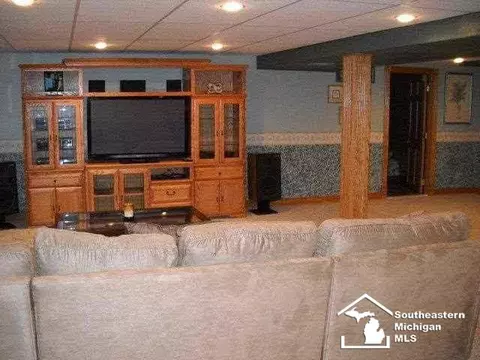 131 Crampton, Monroe, MI 48162 photo 13