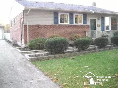 131 Crampton, Monroe, MI 48162 photo 2