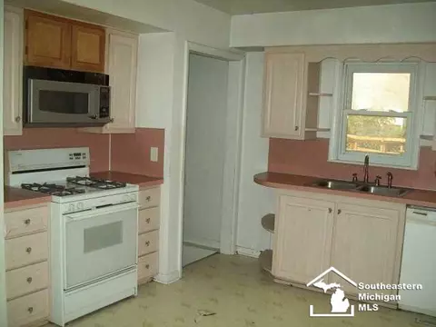 9075 Pheasant, Temperance, MI 48182 photo 2