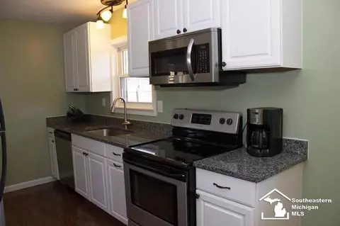 152 Donnalee, Monroe, MI 48162 photo 5