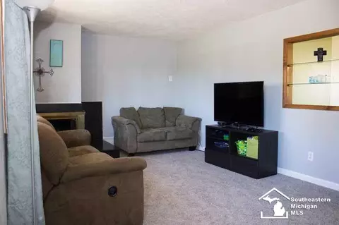 152 Donnalee, Monroe, MI 48162 photo 3