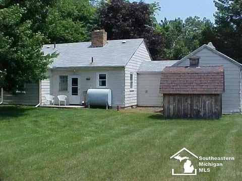 11047 Secor, Temperance, MI 48182 photo 2