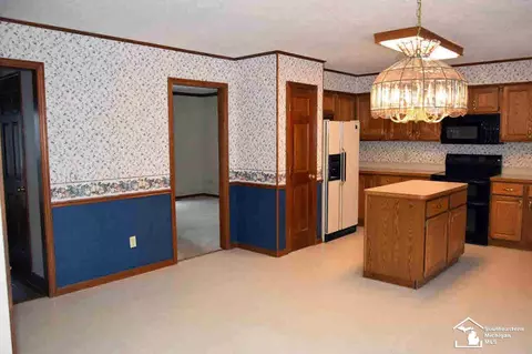 8680 Tanglewood, Temperance, MI 48182 photo 2