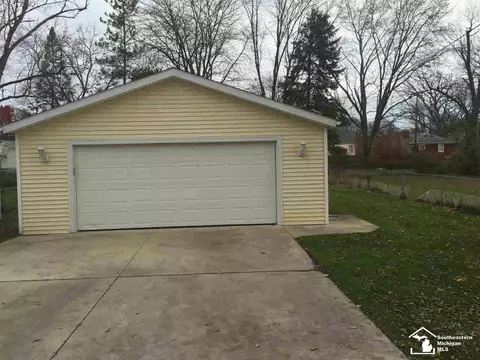231 E Lorain, Monroe, MI 48161 photo 4