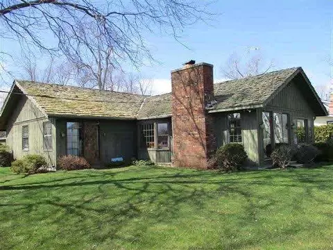 2064 Forest Park, Jackson, MI 49201 photo 1