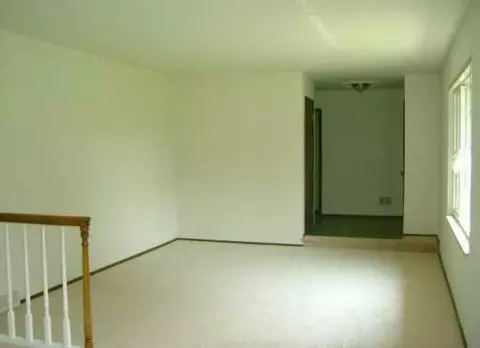 37685 Knoll, Wayne, MI 48184 photo 2