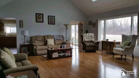 2644 S Custer, Monroe, MI 48161 photo 3