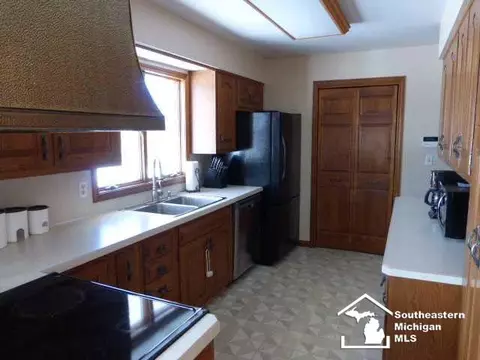 11233 N Custer, Monroe, MI 48162 photo 4