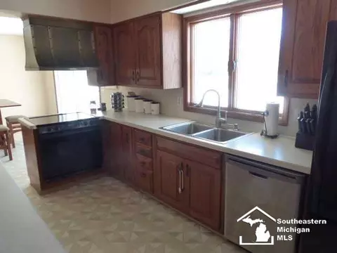 11233 N Custer, Monroe, MI 48162 photo 5