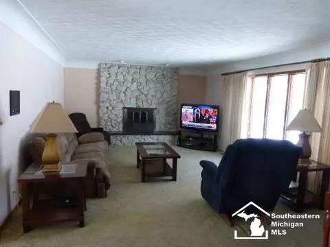 11233 N Custer, Monroe, MI 48162 photo 3