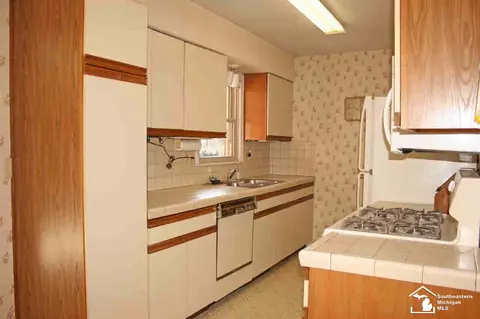 1363 Calgary, Monroe, MI 48162 photo 4