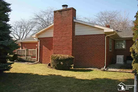 1363 Calgary, Monroe, MI 48162 photo 16