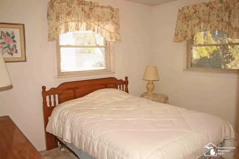 1363 Calgary, Monroe, MI 48162 photo 9