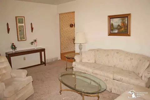 1363 Calgary, Monroe, MI 48162 photo 2