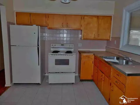 326 Richards, Monroe, MI 48162 photo 4