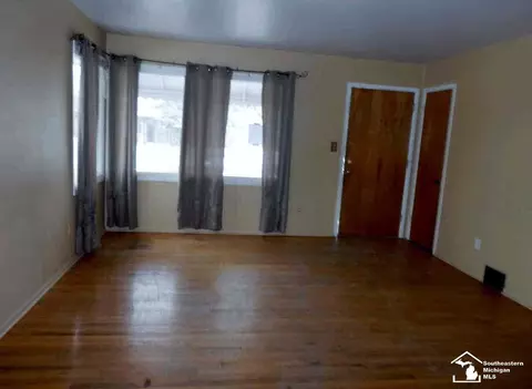 326 Richards, Monroe, MI 48162 photo 2