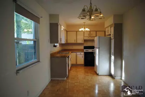 376 Crampton, Monroe, MI 48162 photo 6