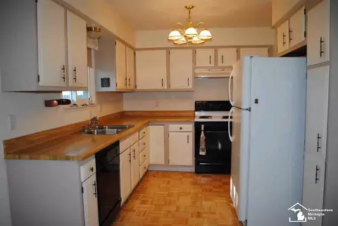 376 Crampton, Monroe, MI 48162 photo 5