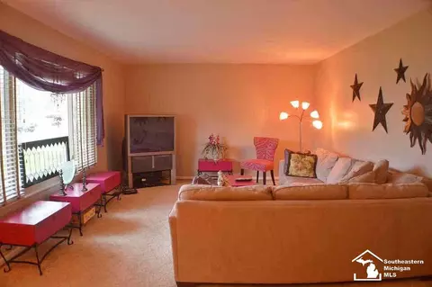 8055 Comanche, Temperance, MI 48182 photo 4