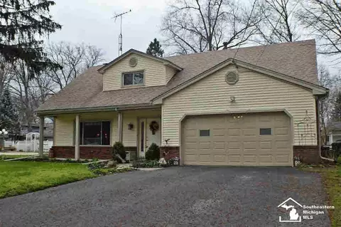 8055 Comanche, Temperance, MI 48182 photo 2