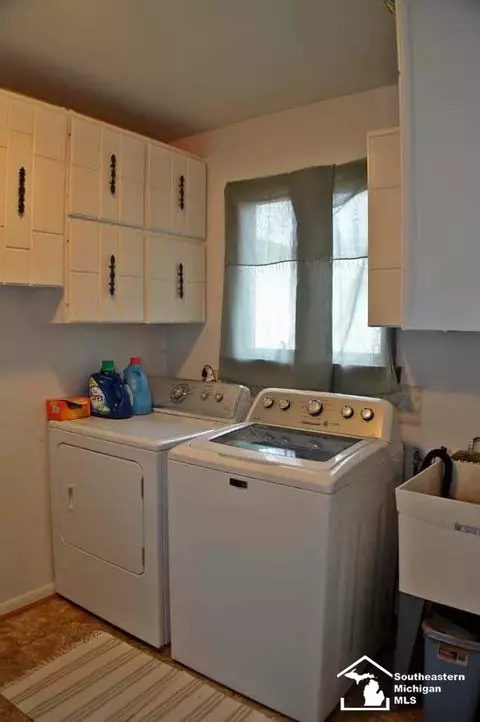 8055 Comanche, Temperance, MI 48182 photo 10