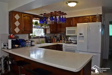 8055 Comanche, Temperance, MI 48182 photo 5