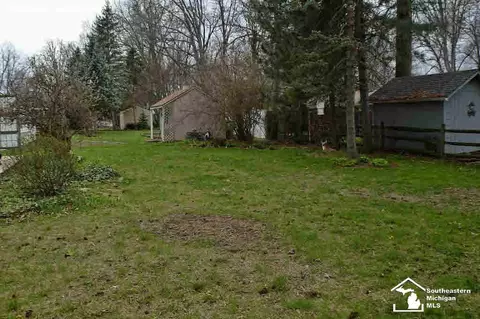 8055 Comanche, Temperance, MI 48182 photo 18