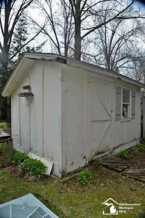 8055 Comanche, Temperance, MI 48182 photo 17