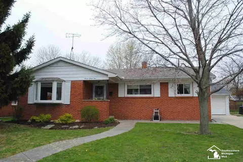 1131 Mccormick, Monroe, MI 48162 photo 2