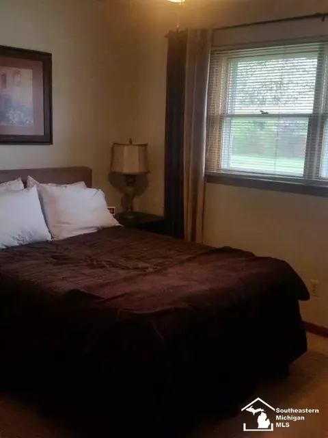 735 Lavender, Monroe, MI 48162 photo 5