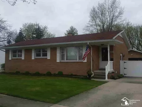 735 Lavender, Monroe, MI 48162 photo 1