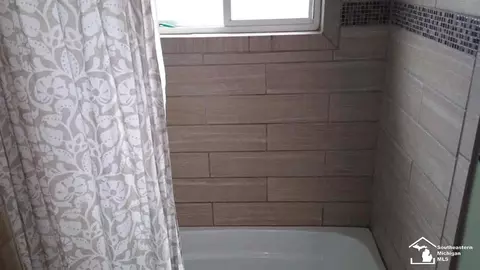 151 Crampton, Monroe, MI 48162 photo 4