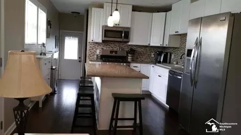 151 Crampton, Monroe, MI 48162 photo 2