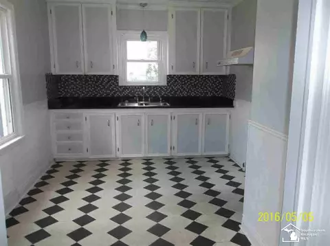 548 Oak, Monroe, MI 48161 photo 3