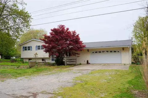410 Second, Addison, MI 49220 photo 2